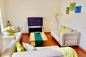 3-Bed Apartment in Town Centre with Beach Access!